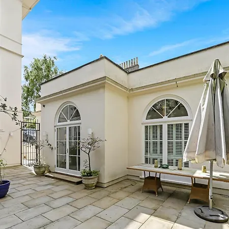 London One Bed Annex Vila